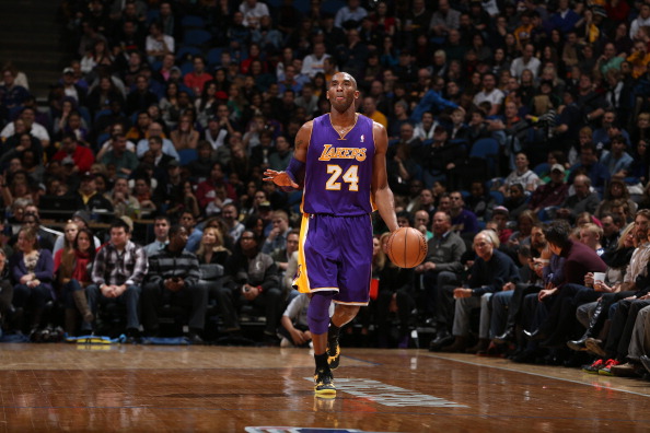 记者：德容缺席巴萨今天训练，是否出战阿拉维斯存在疑问（德容未参加巴萨今日训练，能否出战阿拉维斯成疑）