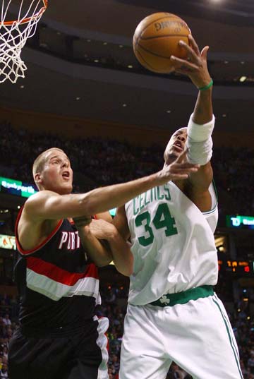 复出第一场就交出满分表现（回归首秀即献上满分答卷）