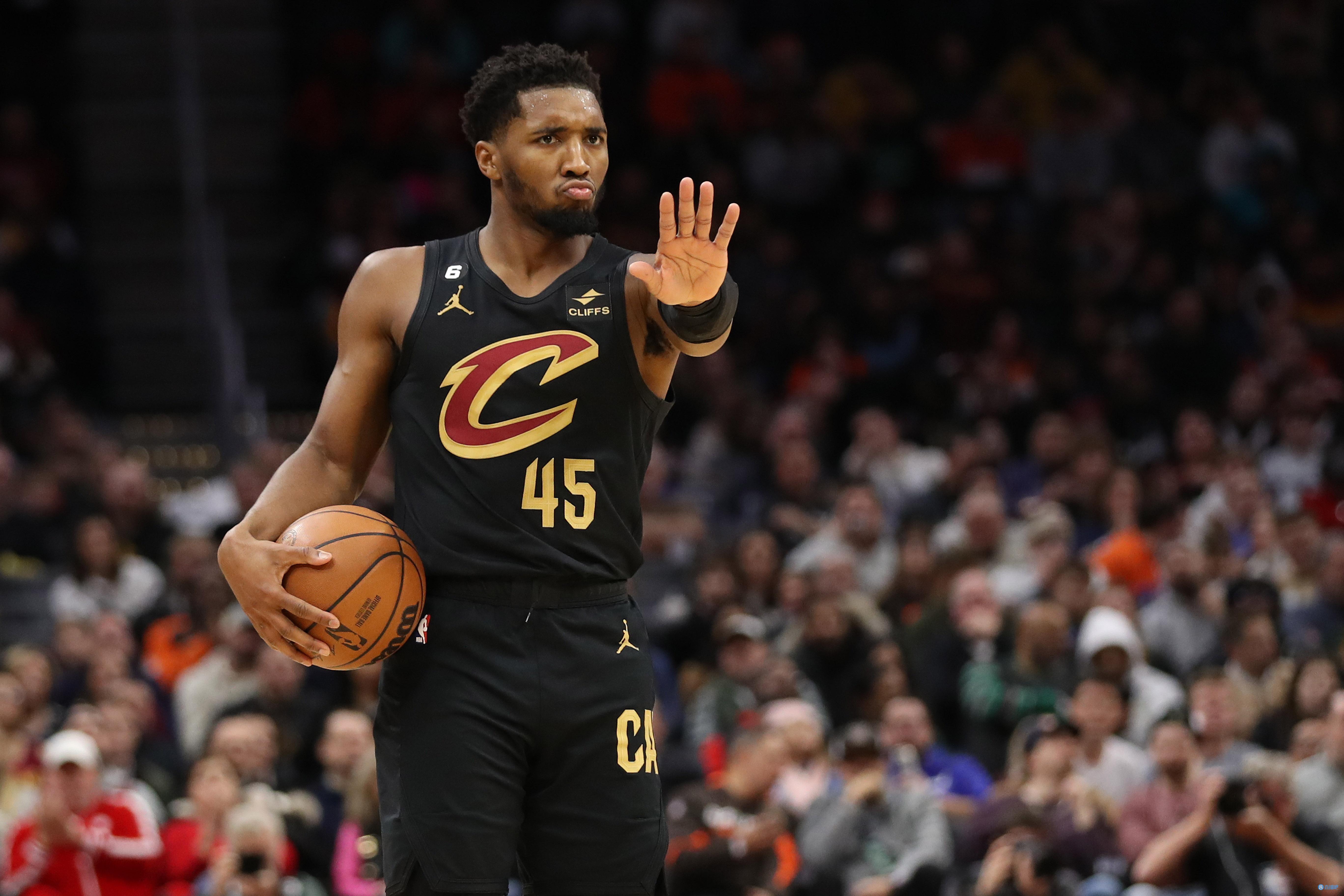 美记：欧文一直渴望复出，乐观估计他会在全明星前回归（美媒：欧文复出意愿强烈，预计全明星前回归）