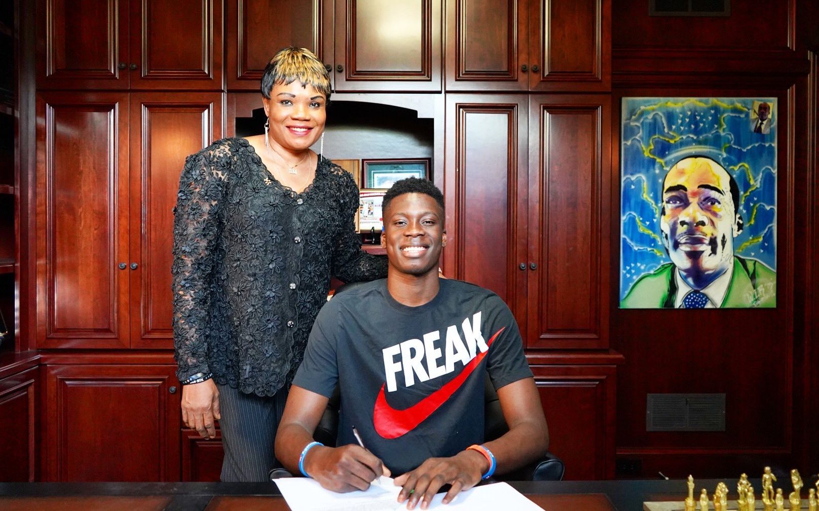 正义必胜：老八小真激辩梅西，小王老真翻案巴萨（正义当先：老八小真激辩梅西，小王老真为巴萨正名）